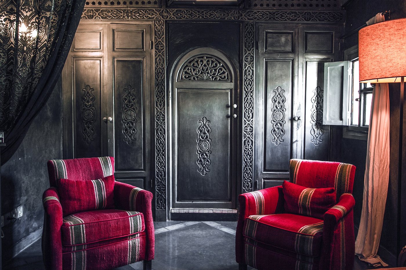 A richly layered, lived-in sitting room designed by Lisa Robbins Interior Design